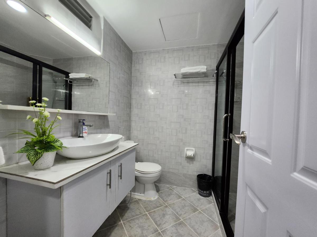 Condo Azur Suites: Stylish Airport Retreat with Netflix & Luxe Pool Lapu-Lapu City Exterior photo