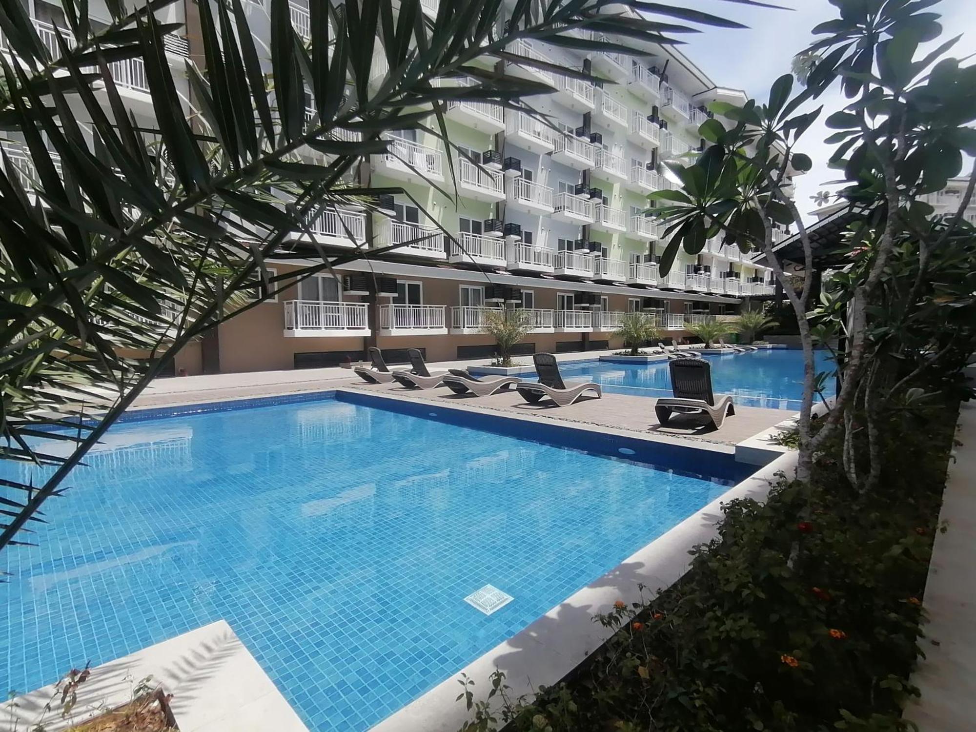 Condo Azur Suites: Stylish Airport Retreat with Netflix & Luxe Pool Lapu-Lapu City Exterior photo