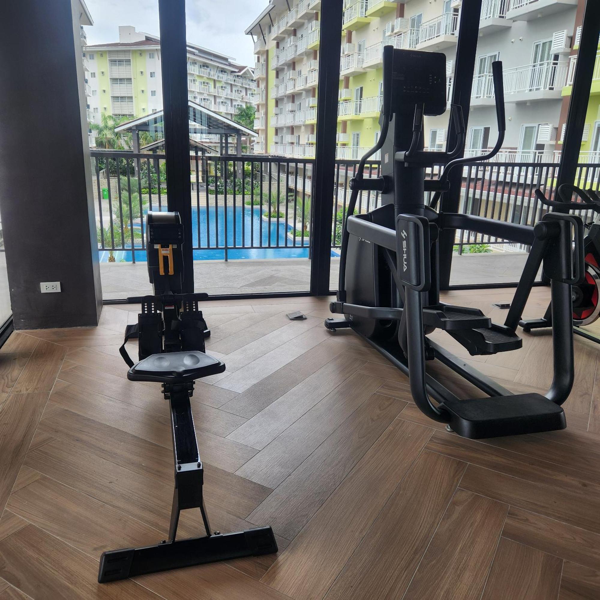 Condo Azur Suites: Stylish Airport Retreat with Netflix & Luxe Pool Lapu-Lapu City Exterior photo
